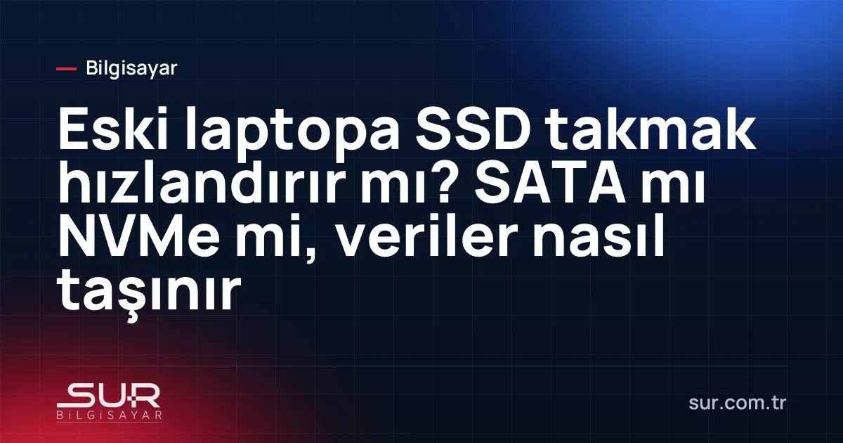 Arka kapağı açılmış bir laptopta 2,5 inç SATA SSD ve M.2 NVMe SSD yan yana