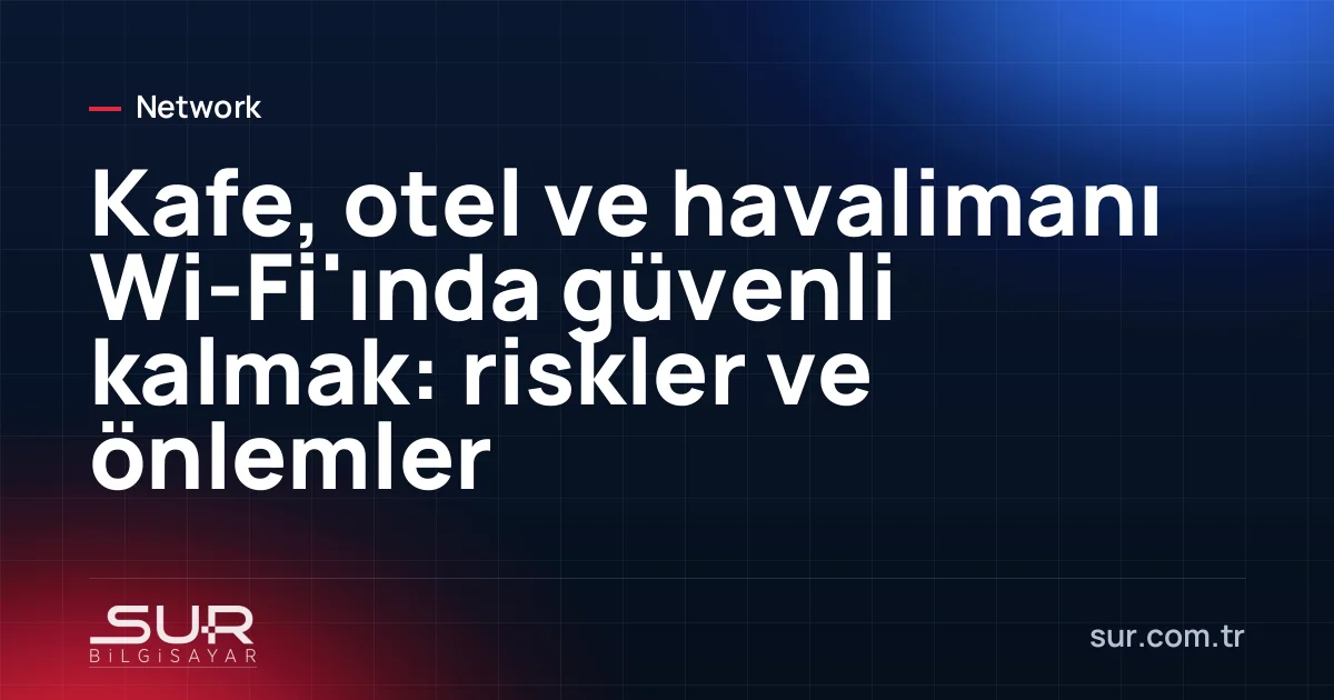 Kafede laptopla ücretsiz Wi-Fi ağına bağlanan kullanıcı