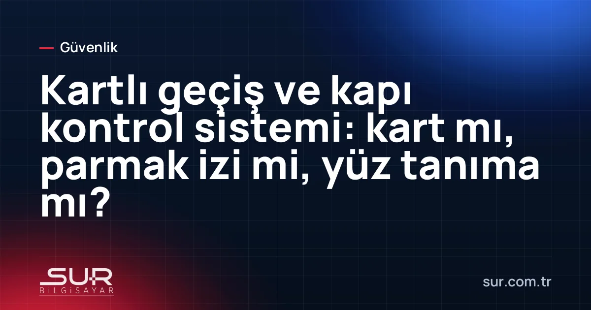 Ofis kapısında kart okuyucu, yüz tanıma terminali ve personel turnikesi bulunan geçiş kontrol sistemi