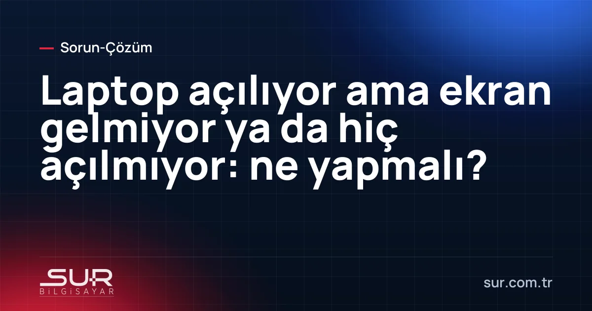 Güç ışığı yanan ama ekranı siyah kalan dizüstü bilgisayar ve yanında bağlı harici monitör