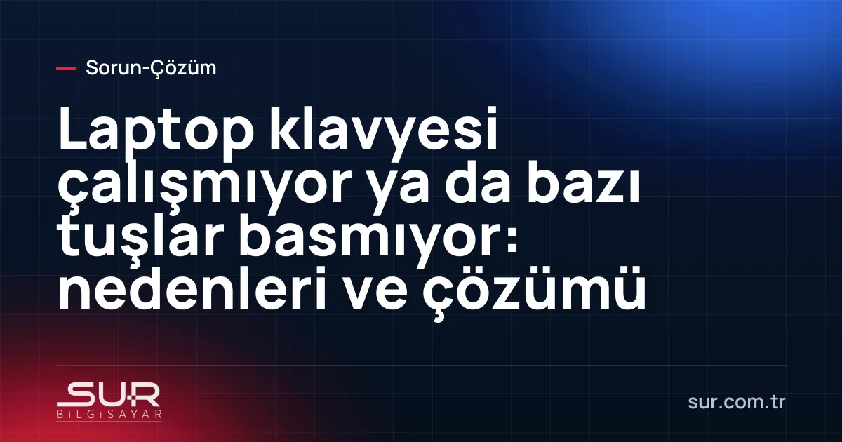 Laptop klavyesinin yakın çekimi ve basmayan tuşları kontrol eden el