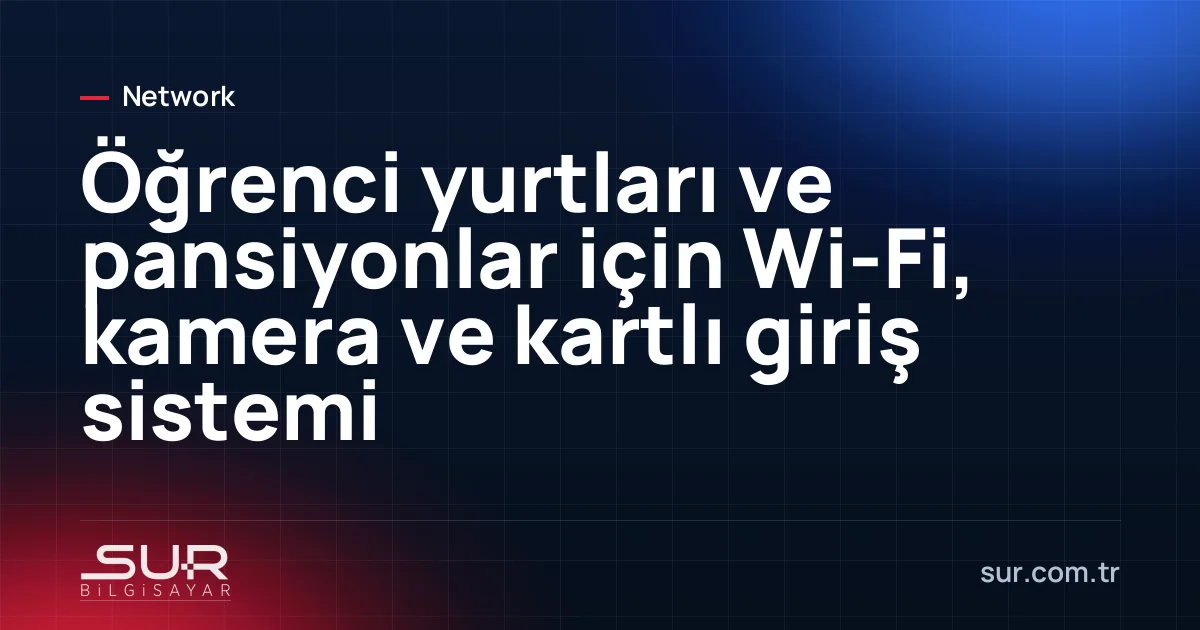 Öğrenci yurdu koridorunda tavana monte erişim noktası ve kartlı giriş okuyucusu