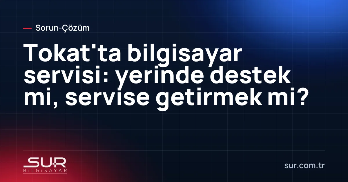 Tokat'ta bilgisayar servisi: teknisyen masada dizüstü bilgisayarı inceliyor
